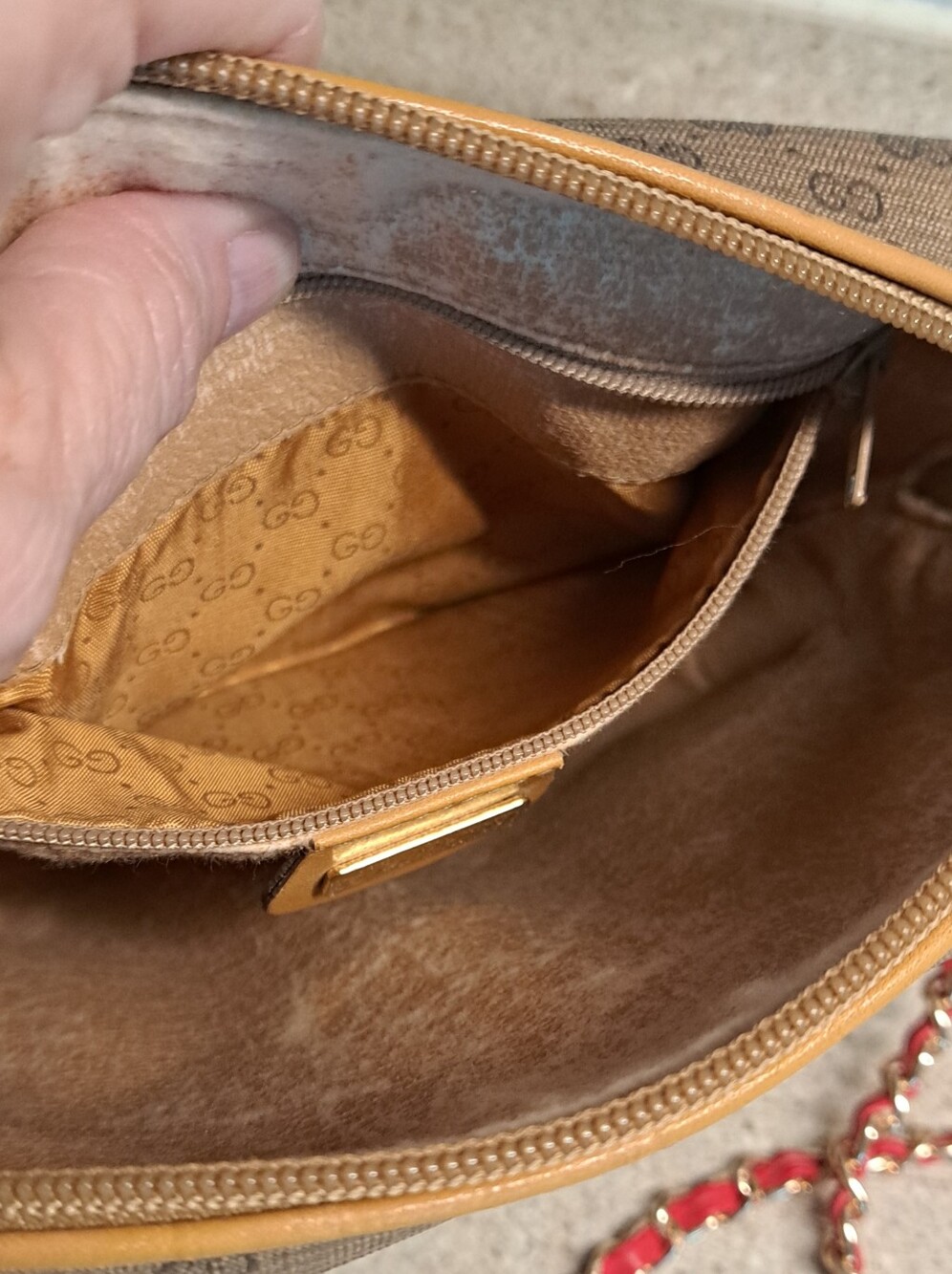 Gucci Shoulder Bag - Picture 9 of 13